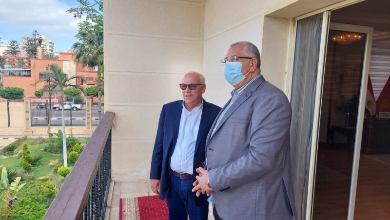 القصير والغضبان