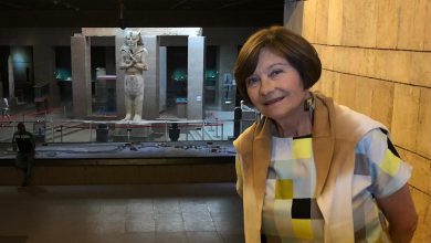 الفنانة الفرنسية ماشا مريل تزور متحفي النوبة والنيل بأسوان