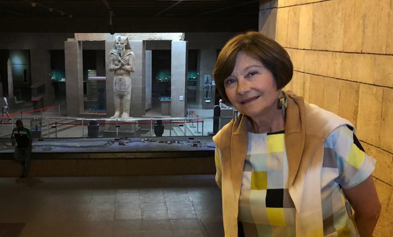الفنانة الفرنسية ماشا مريل تزور متحفي النوبة والنيل بأسوان