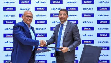 السيد سعيد زعتر والسيد رامي خورشيد خلال توقيع الاتفاقية بين كونتكت وساكنين