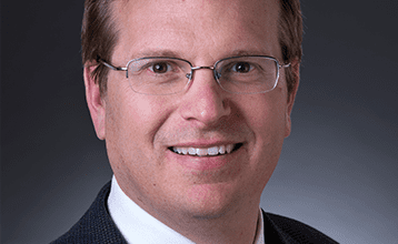 صورة آلن روبنسون، مدير جامعة سي إم يو إفريقيا 