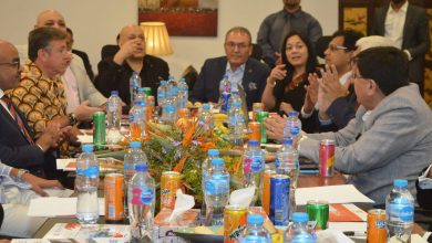 رئيس غرفة الملابس الجاهزة يدعو وفد هندي لإقامة منطقة حرة للغزول والبوليستر في مصر