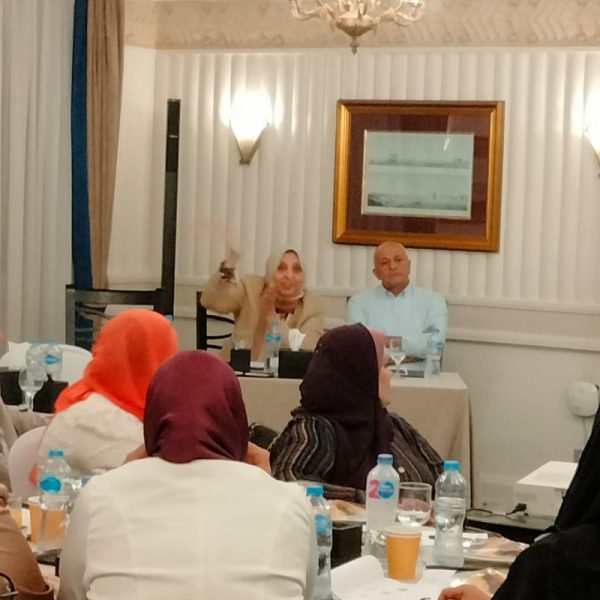 حلقة نقاشية حول تعظيم دور العيادات المتنقلة لتقديم خدمات تنظيم الأسرة داخل مصانع الملابس الجاهزة .