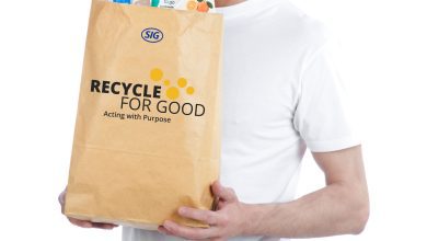 تجميع عبوات المشروبات الكرتونية المستعملة