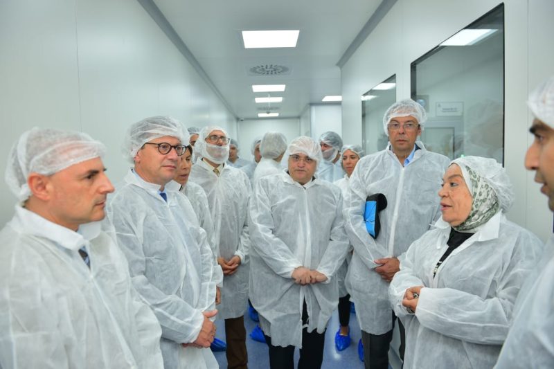 جولة للوفد البرتغالي داخل مصنع سيديكو لأدوية الأورام