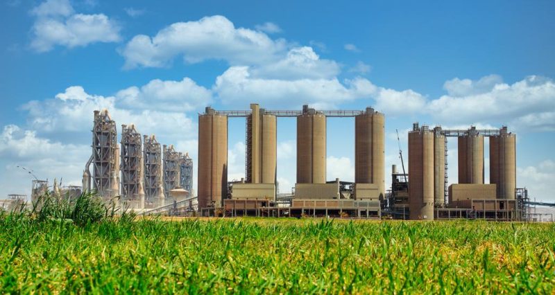 لافارج مصر تتبنى استراتيجية للحد من آثار التغير المناخي لتتماشى مع رؤية مصر 2030