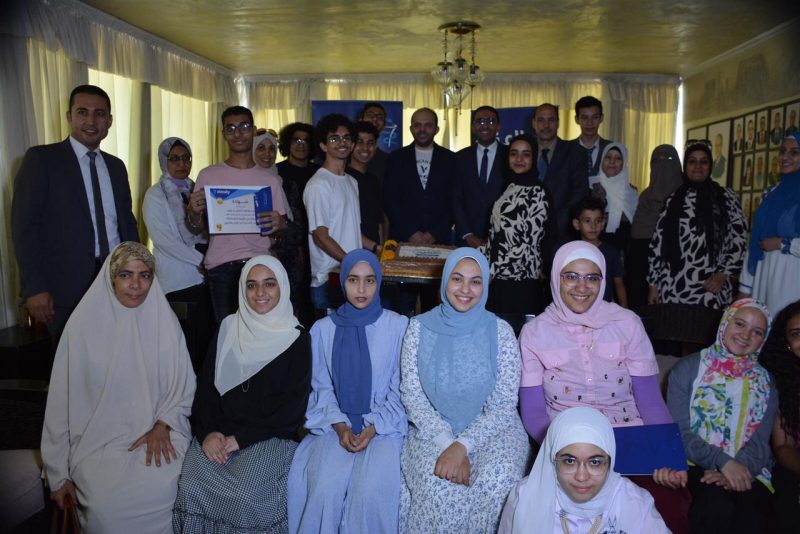 «صيدليات العزبي» تكرم أوائل الثانوية العامة والأزهرية