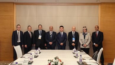 وزير الطيران يبحث مع الرئيس التنفيذى لـ"هواوي" سبل تعزيز التعاون