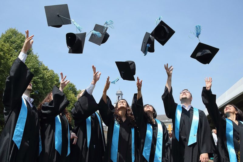 خريجو الجامعات 02