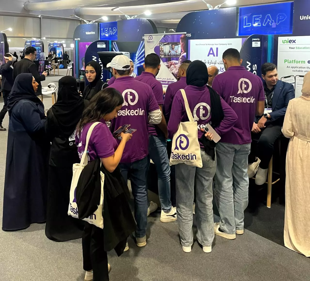 F233cb8cea1a07ebd576bf86a5278824