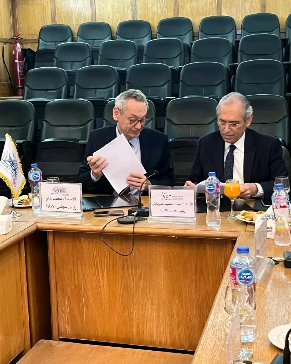 92e8a05f93aa1d8346424739e5027d83