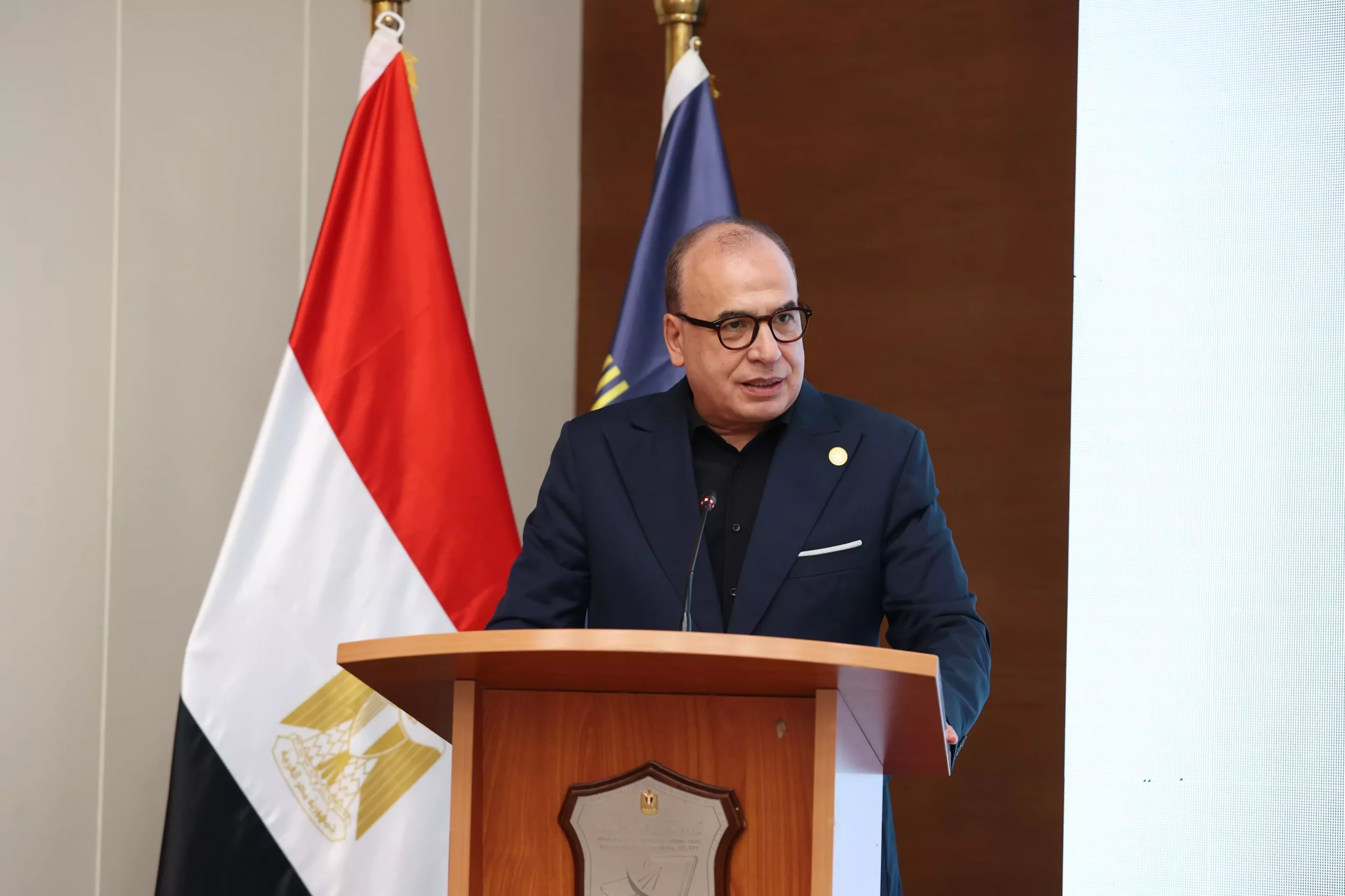 Fdfa954af50d7c3382bcc0142e4878a6