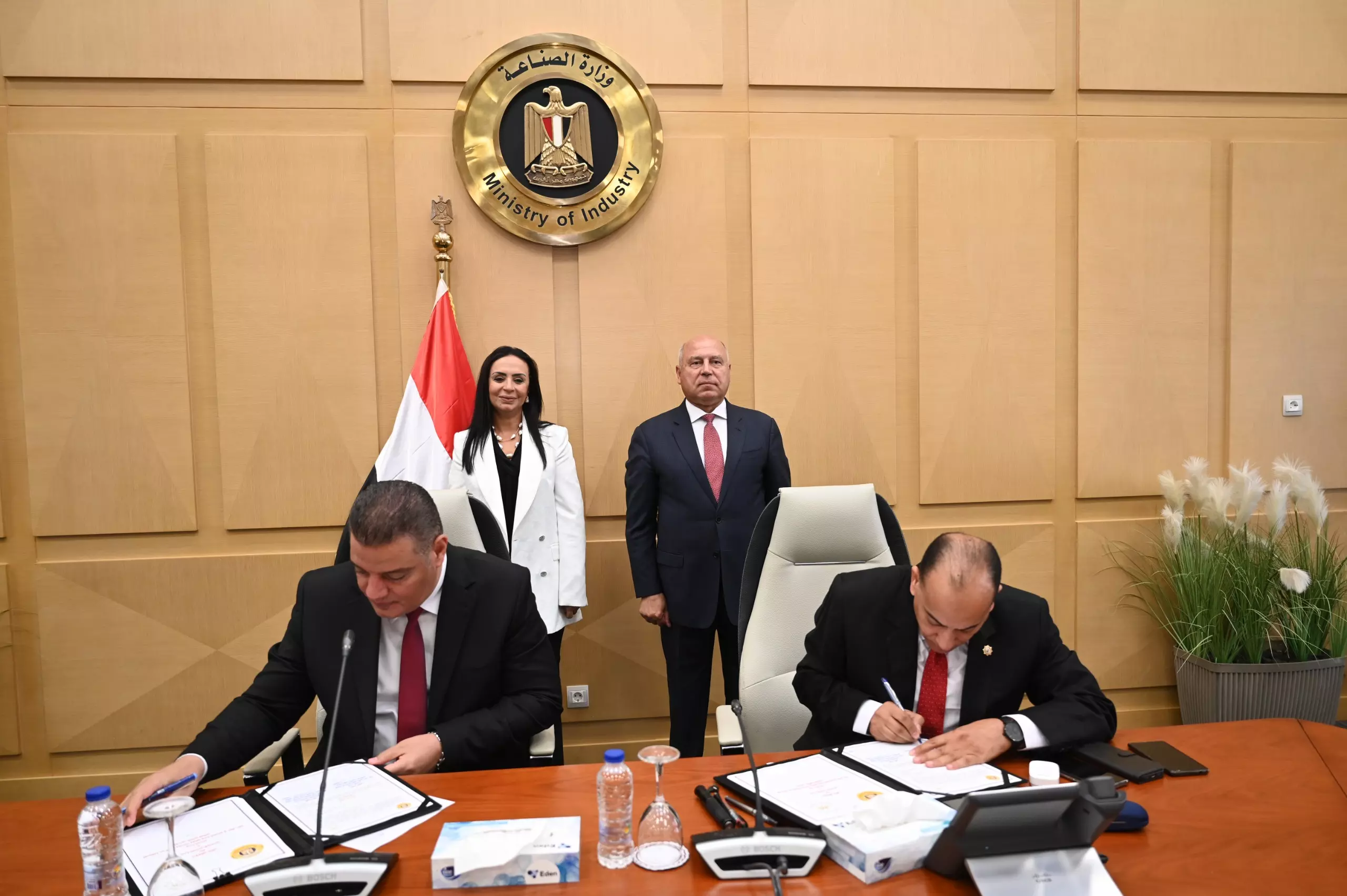 09042481ed5a141d92e31bbb8d1f1d9f