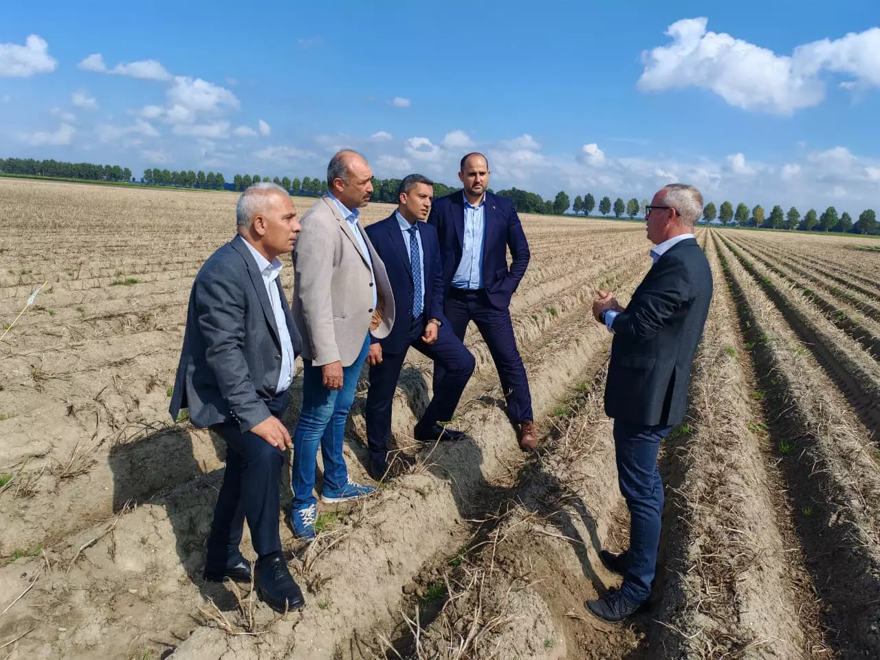 2f01ba7f655a2fc9d9b75717e1b44fef