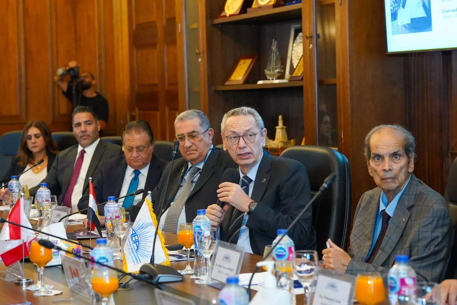 412b8b32676460abed8b0ba760655073