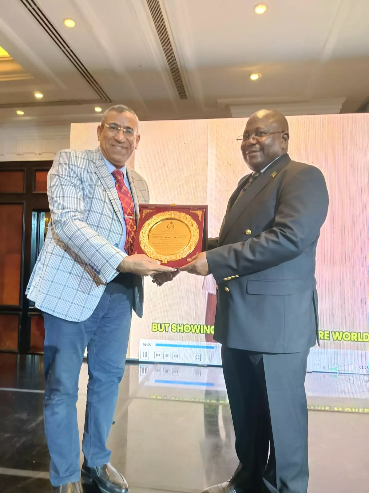 56ab33b654d5a90f1a3d5c734bb8074b