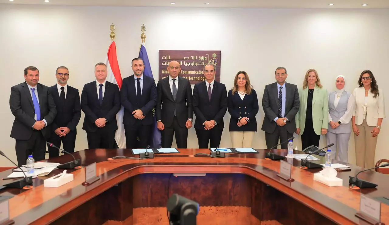 Eef855494008c6b4743c4a2d99aa8c03