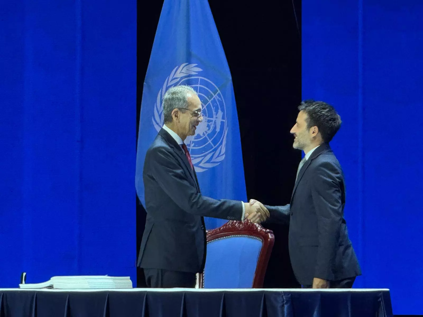 Efc6bfe283d2bc4ef1f39bbd9bbe97be