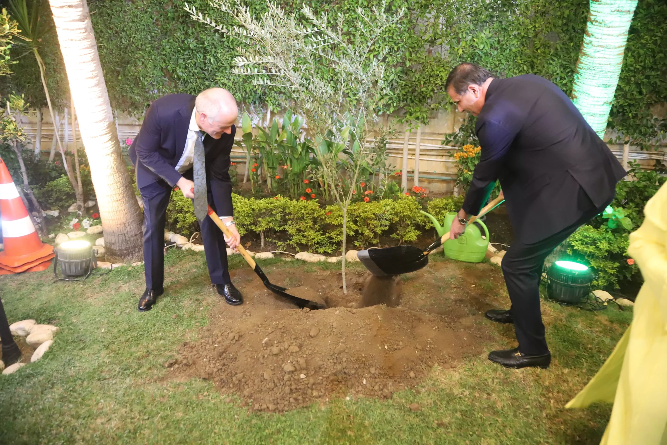 F3e4ae4240bdeee970e6e754c34a92c3