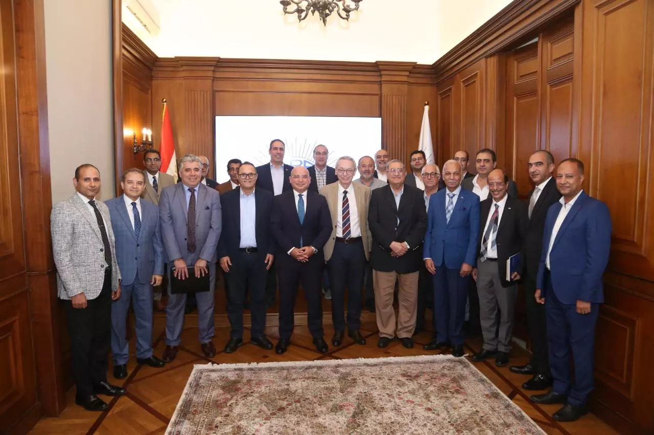 "جمعية رجال أعمال إسكندرية" تستقبل مسؤولي المنطقة الاقتصادية لقناة السويس لبحث الفرص الاستثمارية