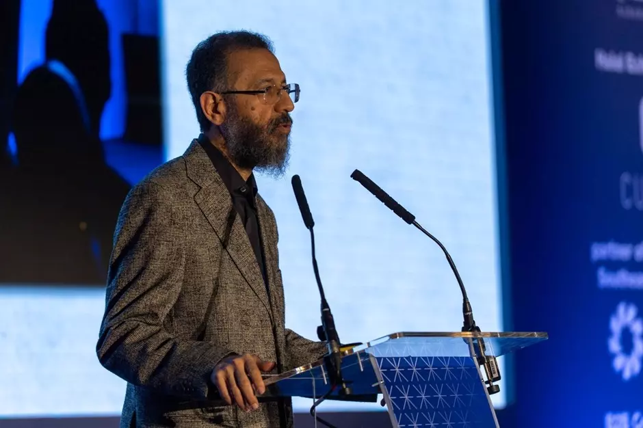 B353cc70134e44e96e1ee23bb7ecb27a