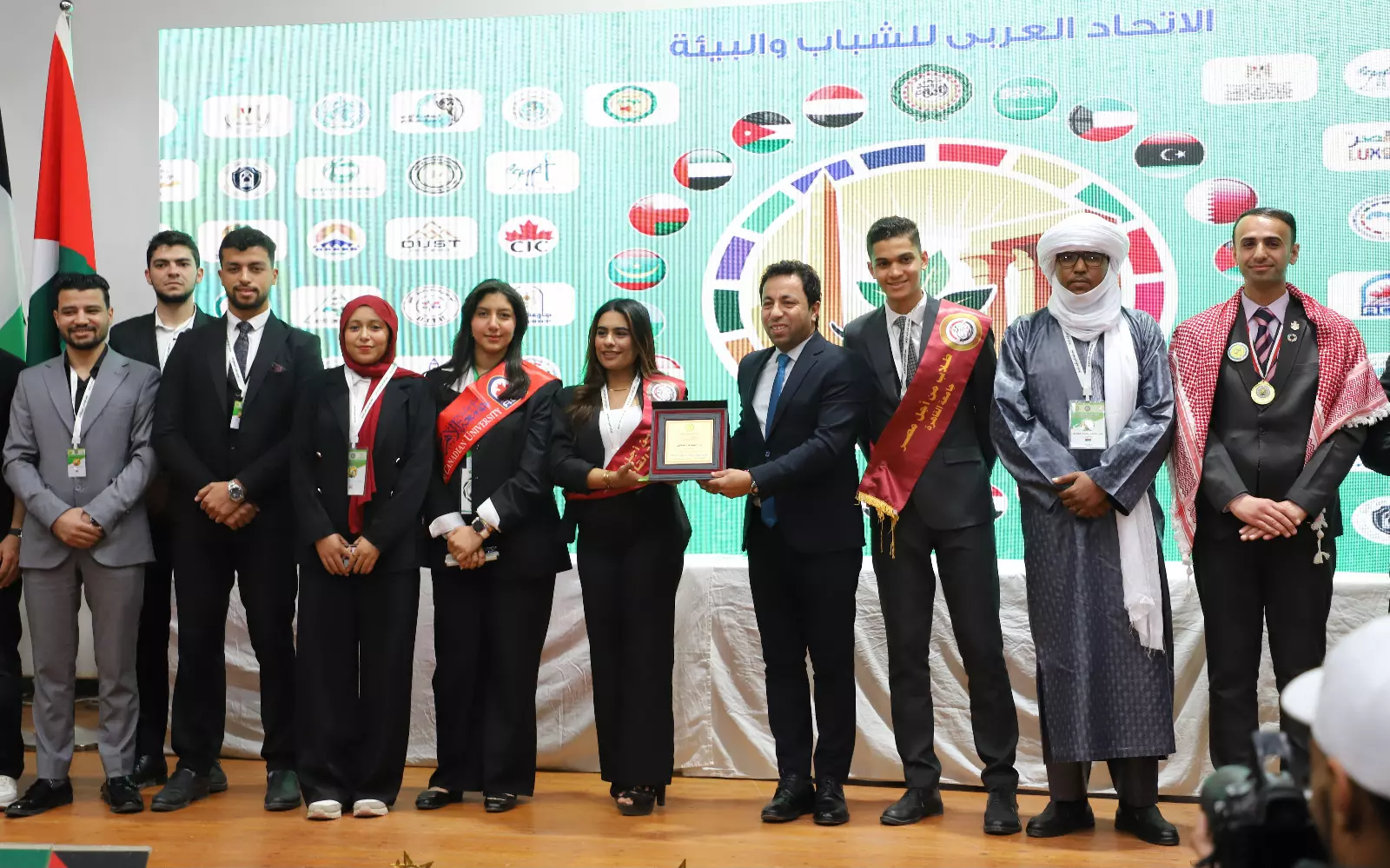 2f5128aec7d1687b041342fb597cdb81