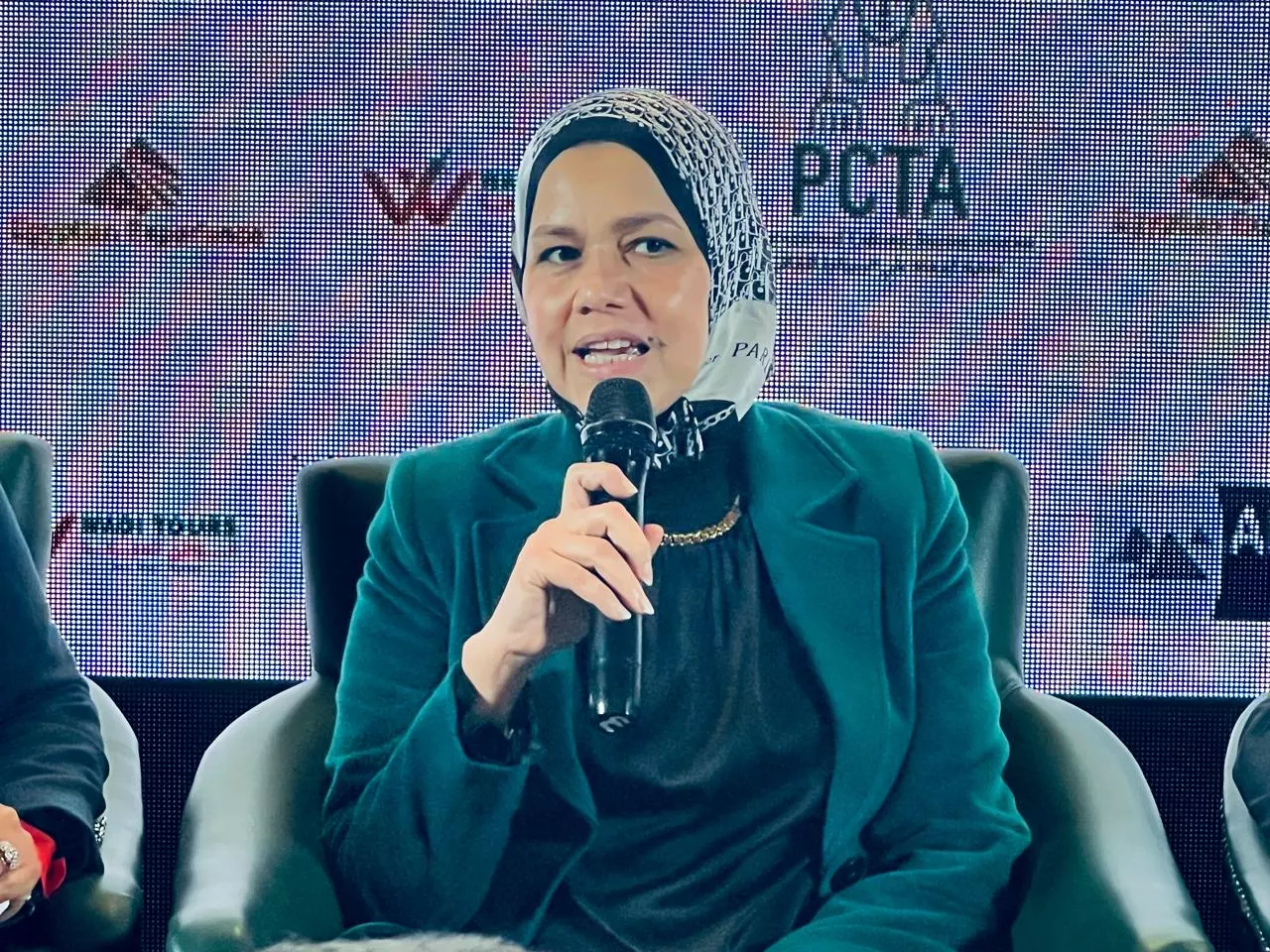 Abe0766e2e75a7afad16a52665f5f65a