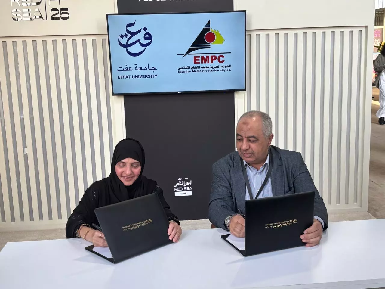 Fb9f7af7e76678276643f3c144b03db3