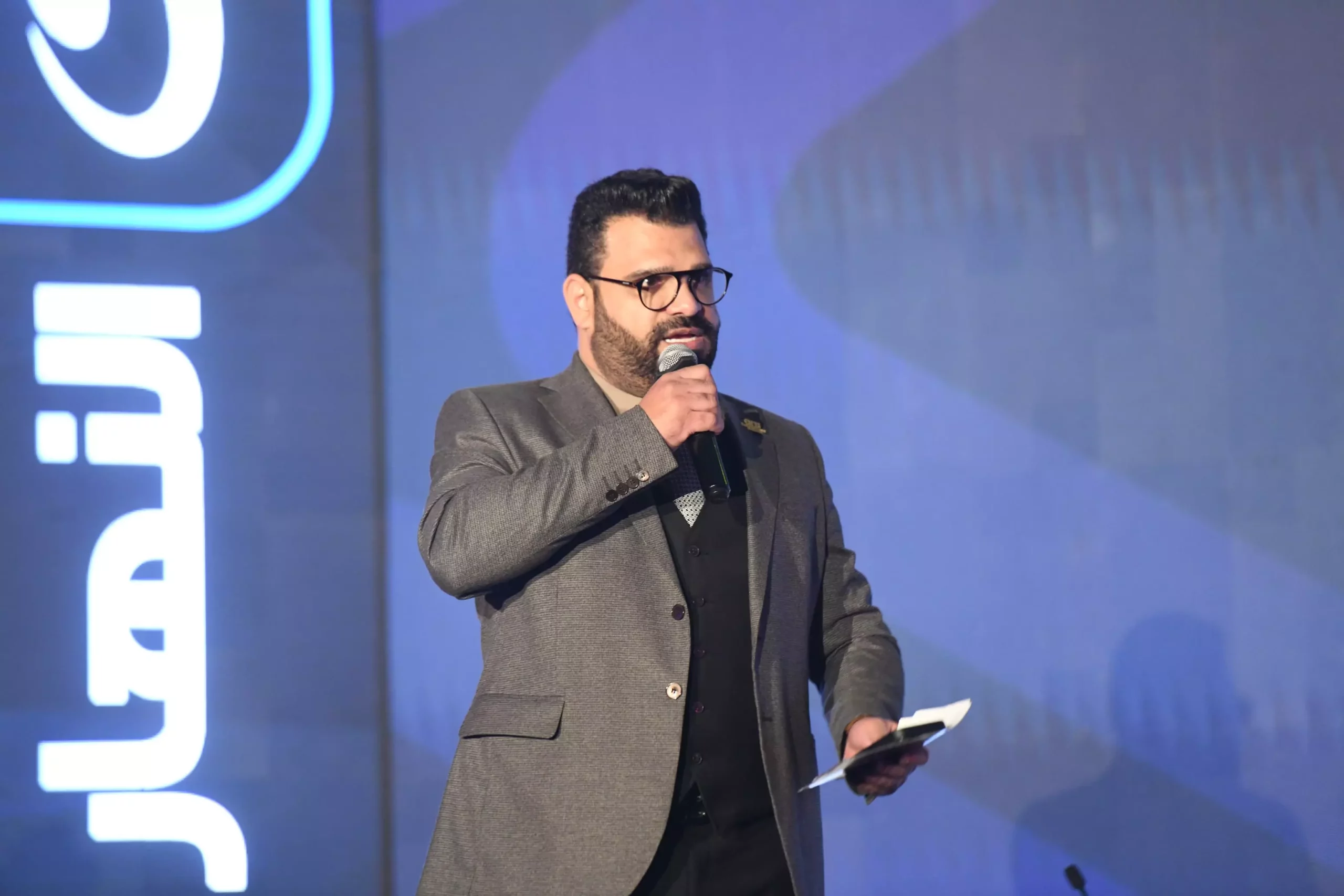 8f6b5eec10143e44e8571cfa2d3fe24f