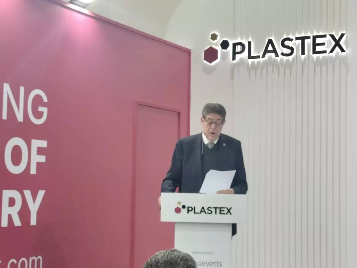 92203cde228652f22c7d0313ecadb976