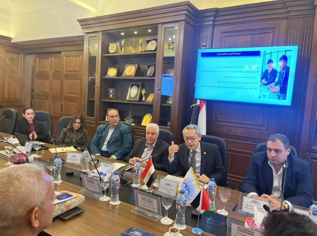 رجال أعمال الإسكندرية" و"المشغّل الاقتصادي بالجمارك" يبحثان التعاون واتخاذ خطوات مشتركة لدفع الصادرات وتيسير الواردات