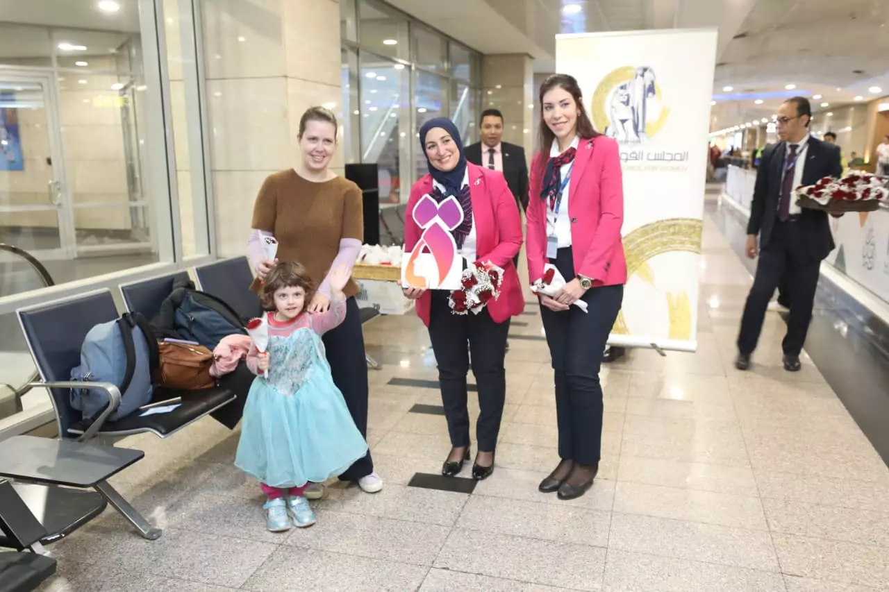 مطار القاهرة الدولي يحتفل مع السيدات بيوم المرأة العالمي
