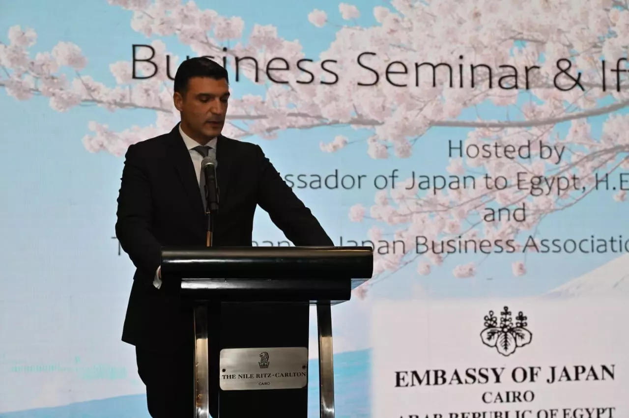 B3c2c7f9b0b88c44a310b53fb5590cf0