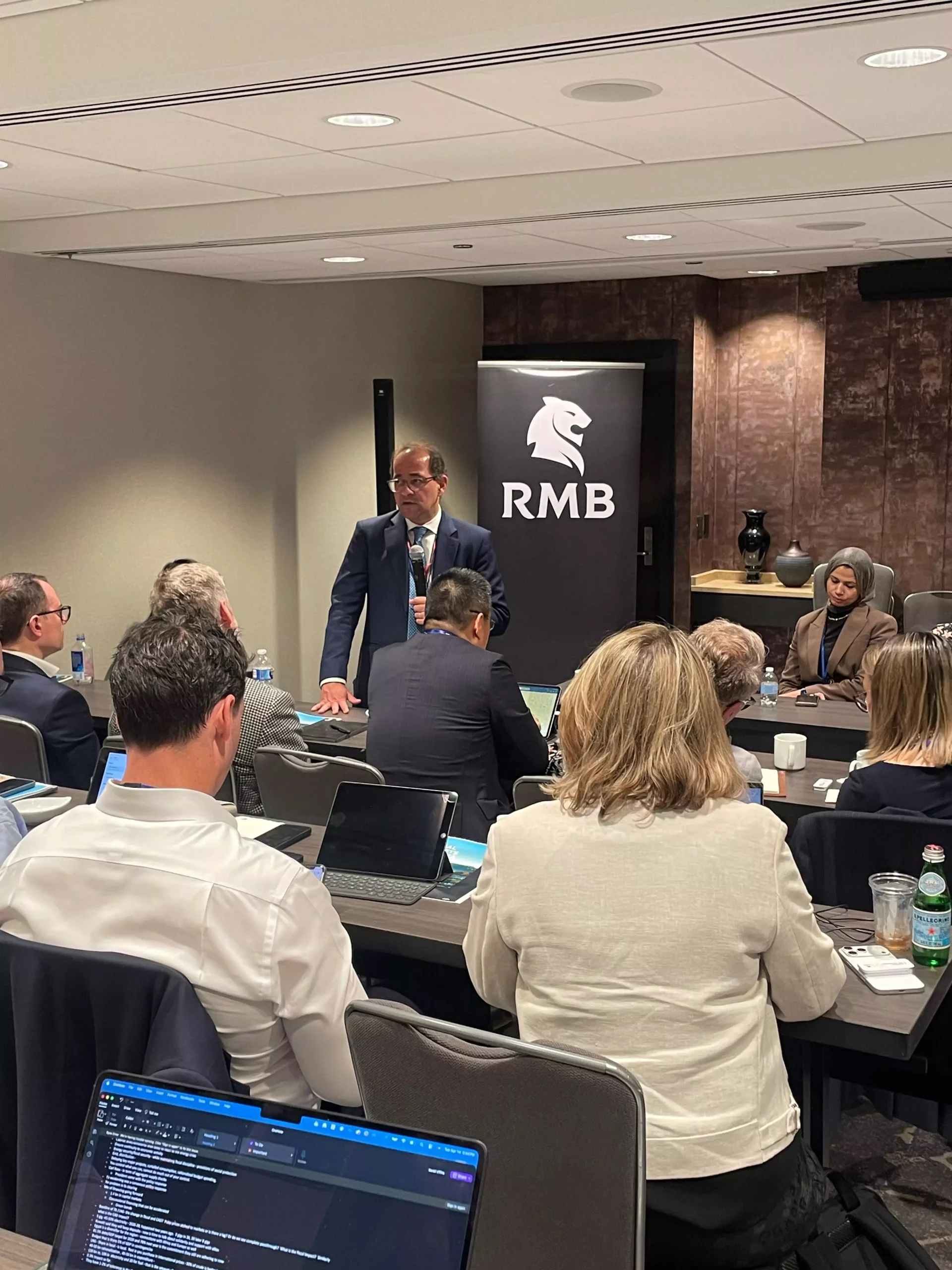 0b33b643f75cf9414674dd57aeae1226