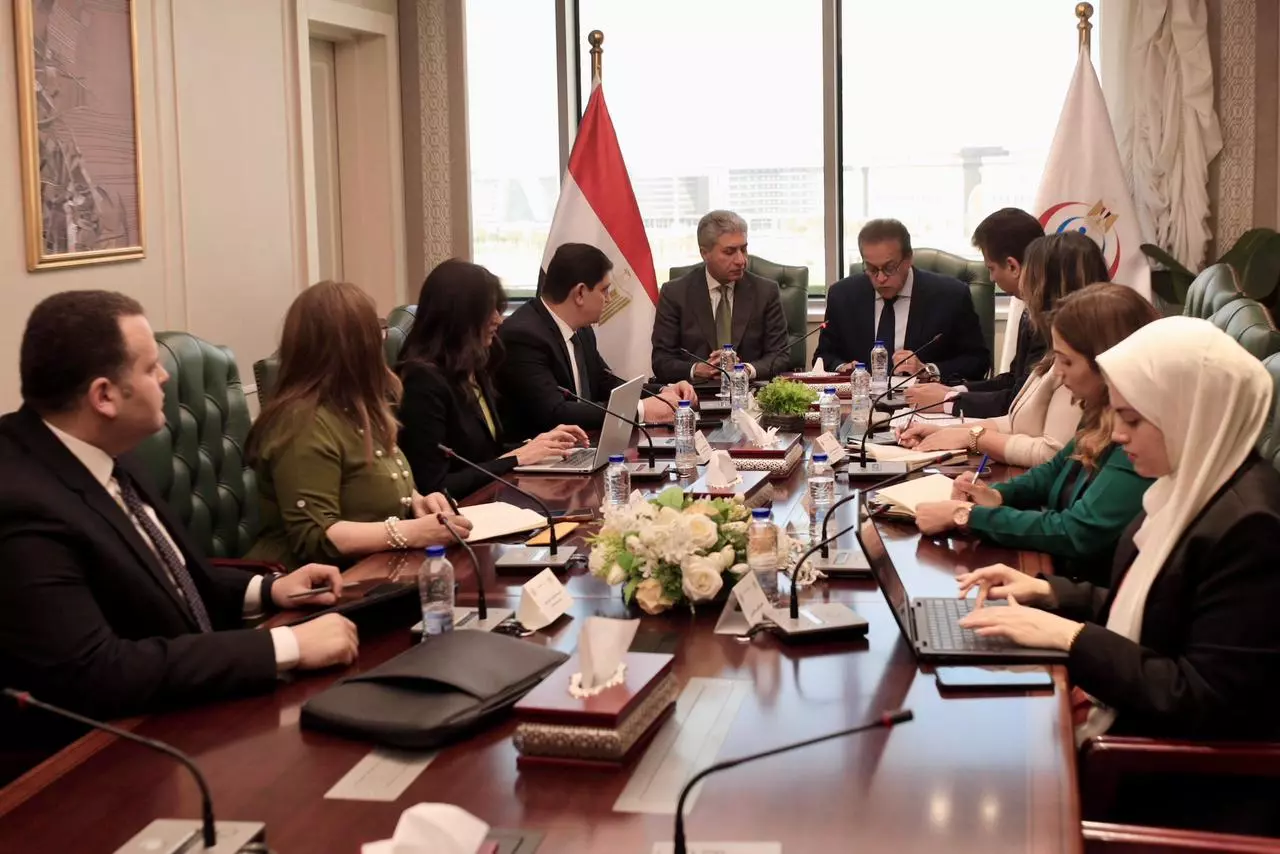  وزيرا السياحة والصحة يبحثان استراتيجية تكاملية للارتقاء بالخدمات الطبية للسائحين