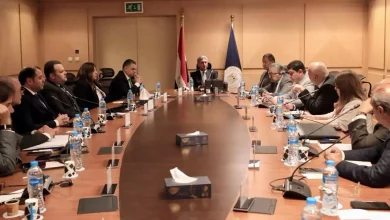 وزير السياحة يعقد اجتماعاً موسعاً لمناقشة تطوير وتعظيم الاستفادة من منتج السياحة النيلية واستحداث مسارات سياحية جديدة له