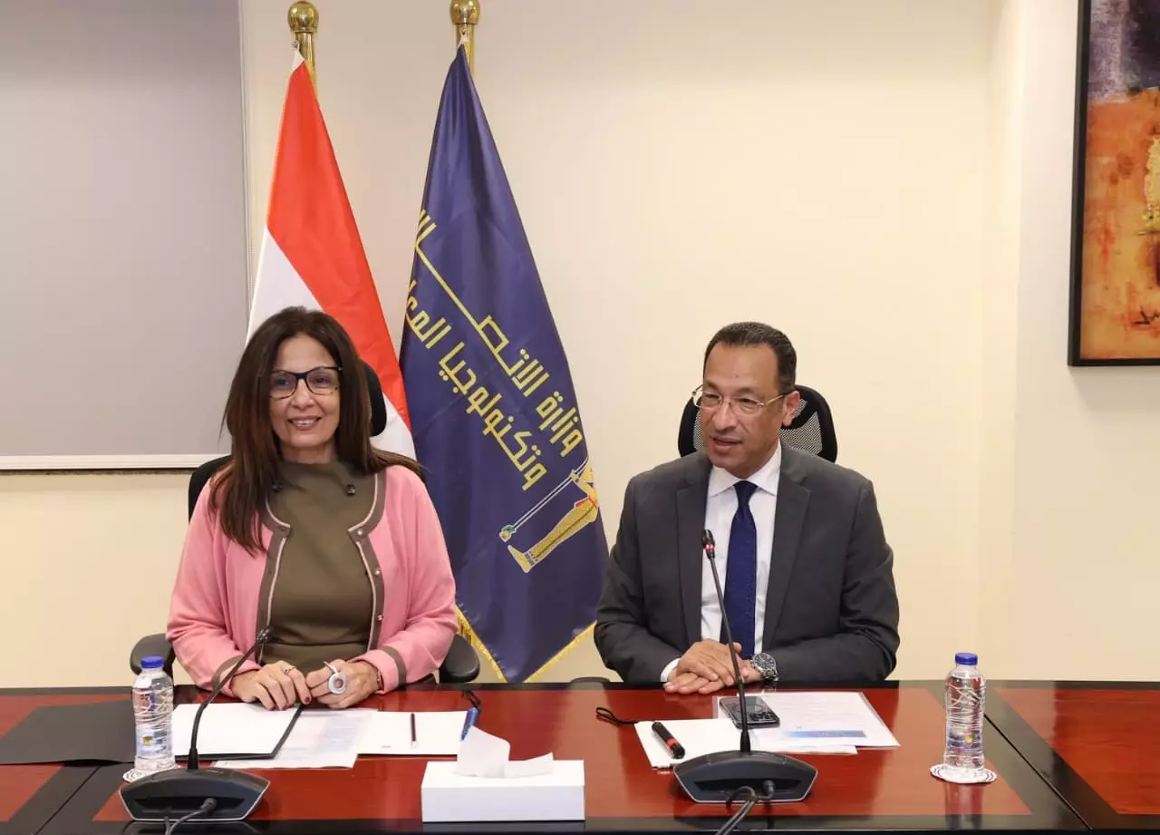 56c1dc20b127dca9c129ad298d2cf718