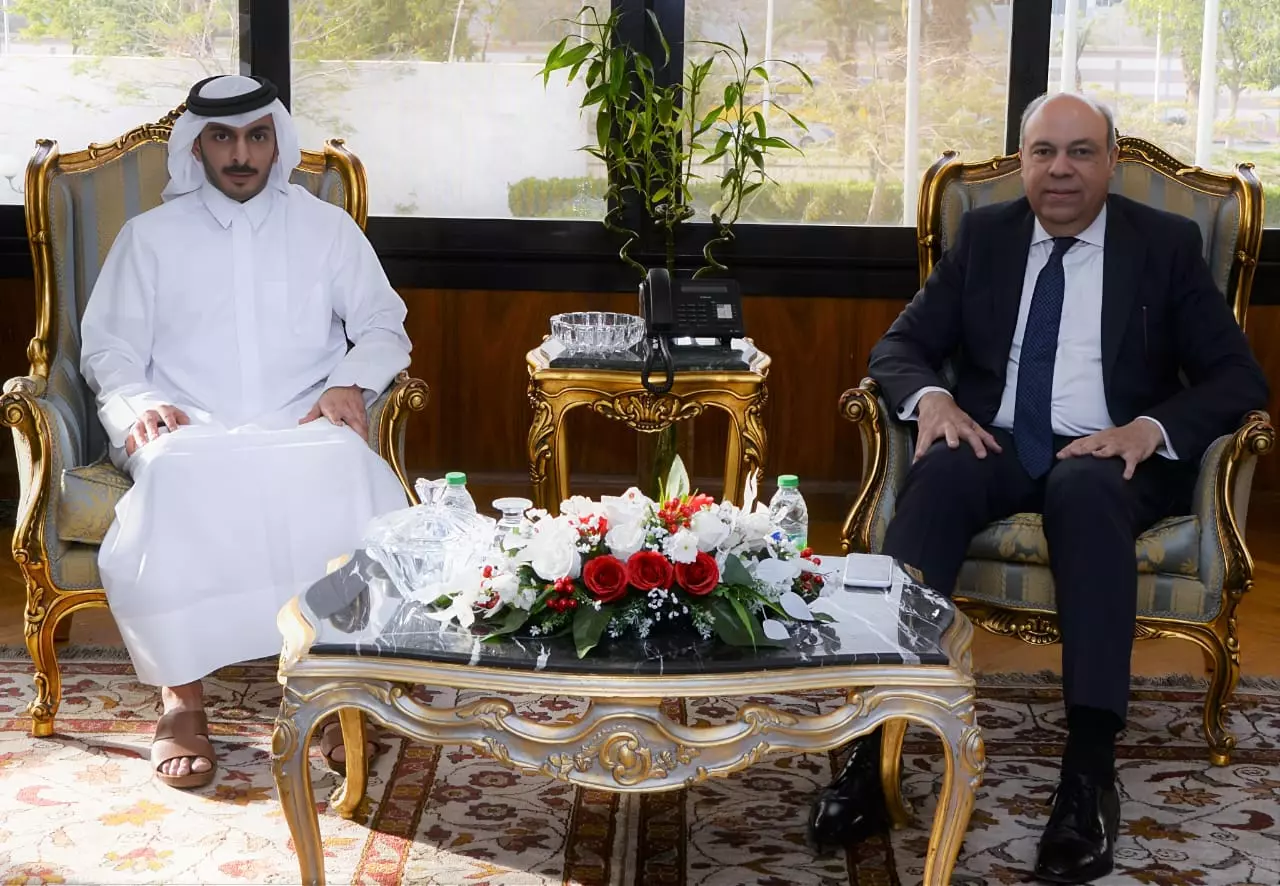 وزير الطيران يبحث مع مجموعة شركات فهد آل ثاني القطرية مشروع إنتاج وقود الطائرات المستدام في مصر