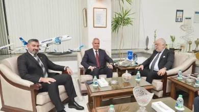 مصر للطيران تستقبل وفد نقابة المهن التمثيلية لتعزيز التعاون بين الجانبين