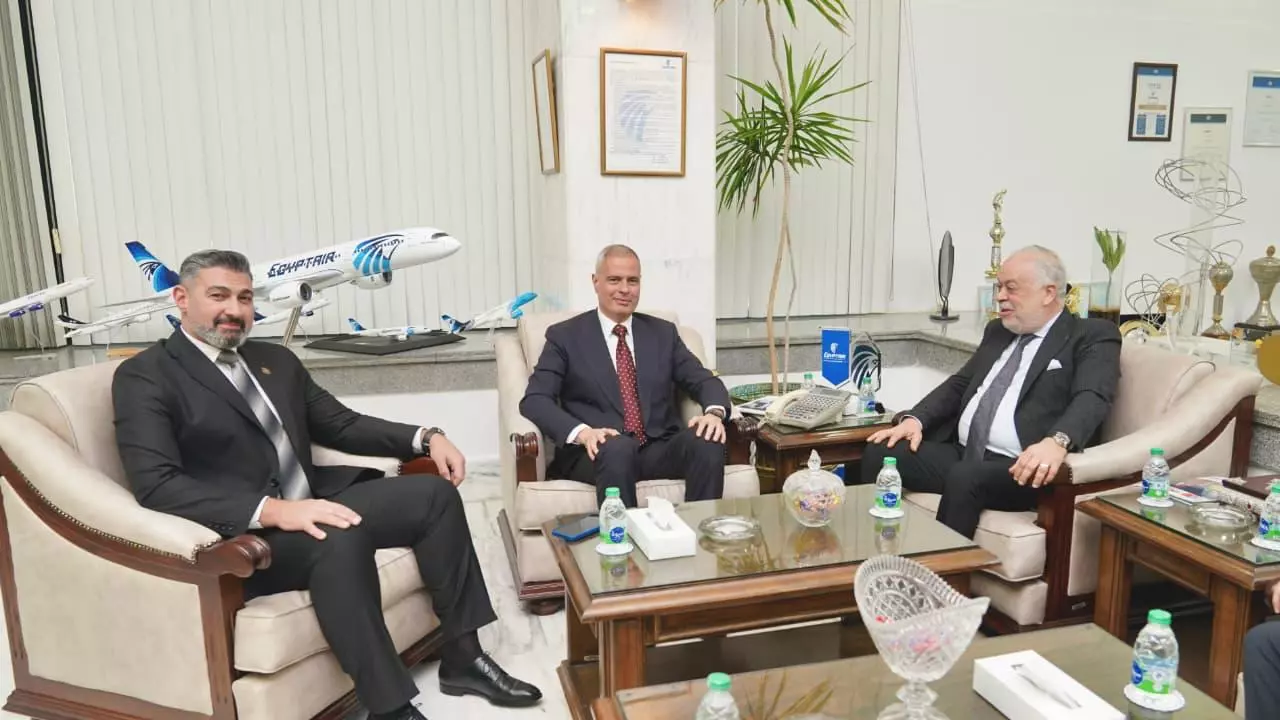 مصر للطيران تستقبل وفد نقابة المهن التمثيلية لتعزيز التعاون بين الجانبين