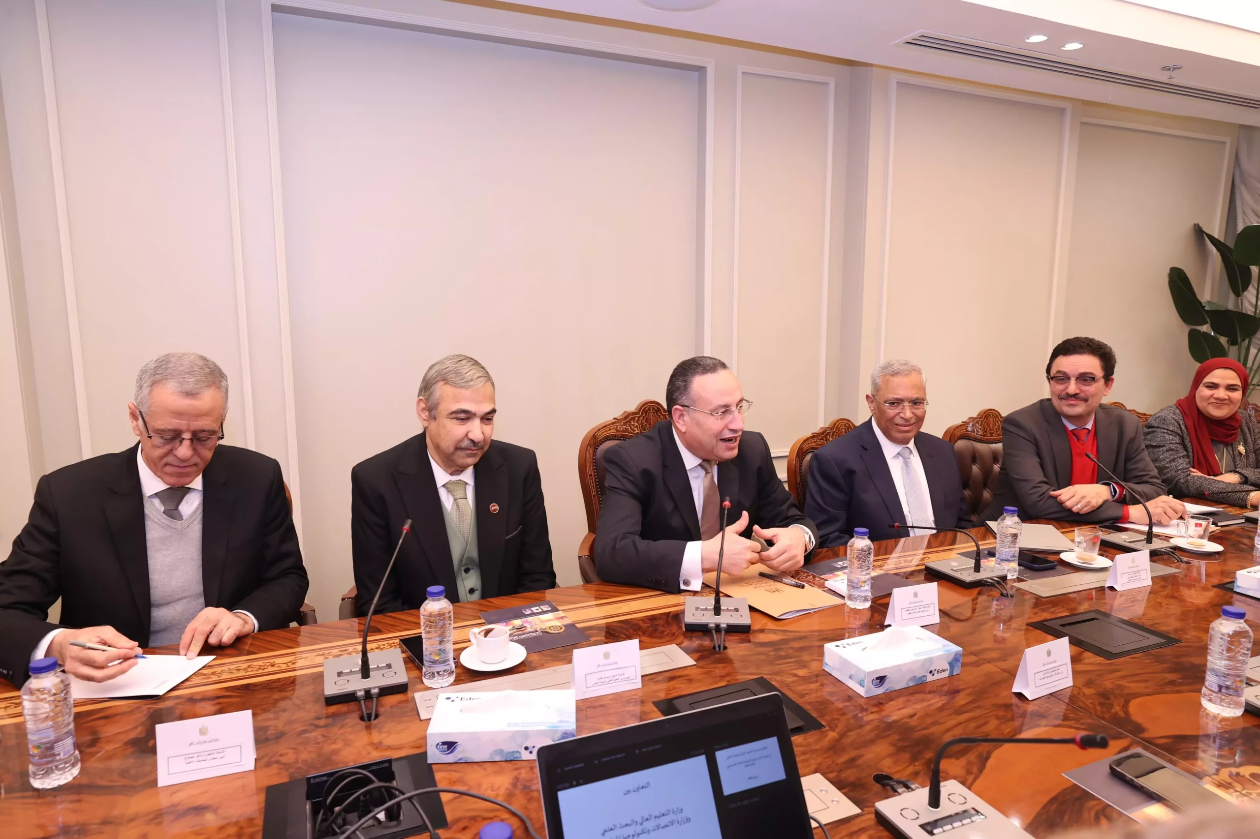 8a680ce3feae5e81d4fdc40276f23011