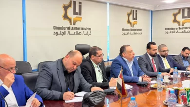 شعب الأحذية والمصنوعات الجلدية ومستلزمات الإنتاج تجتمع مع رواد المهنة لبحث مشاكل القطاع وفرص نموه