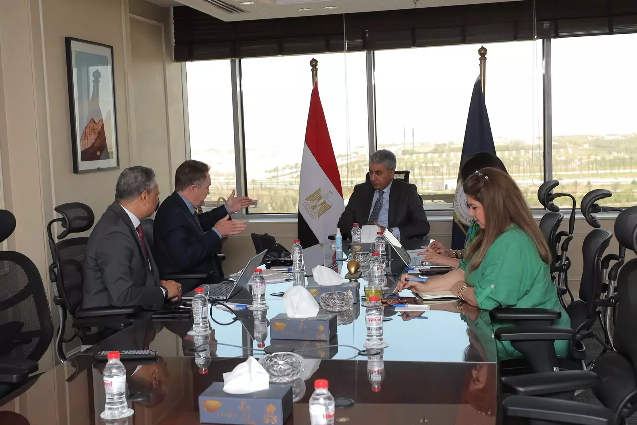 وزير السياحة يبحث مع «سينيك الدولية» فرص الاستثمار في الرحلات النيلية والبحرية بمصر
